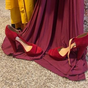 Never worn red Steve Madden heels